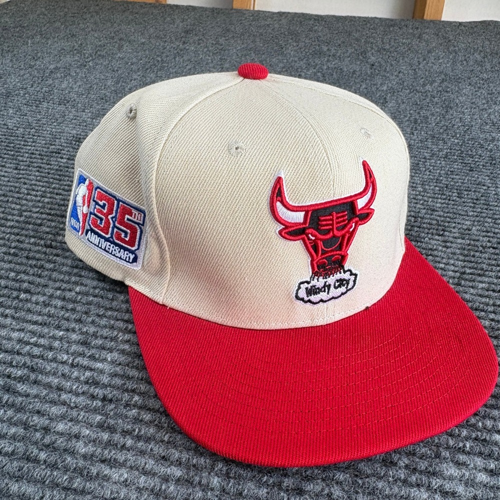Mitchell & Ness Chicago Bulls Windy City Snapback Hat Cream Red NBA 35th Patch